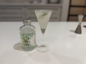 棘玉で作ったボタニカル・ギムレット