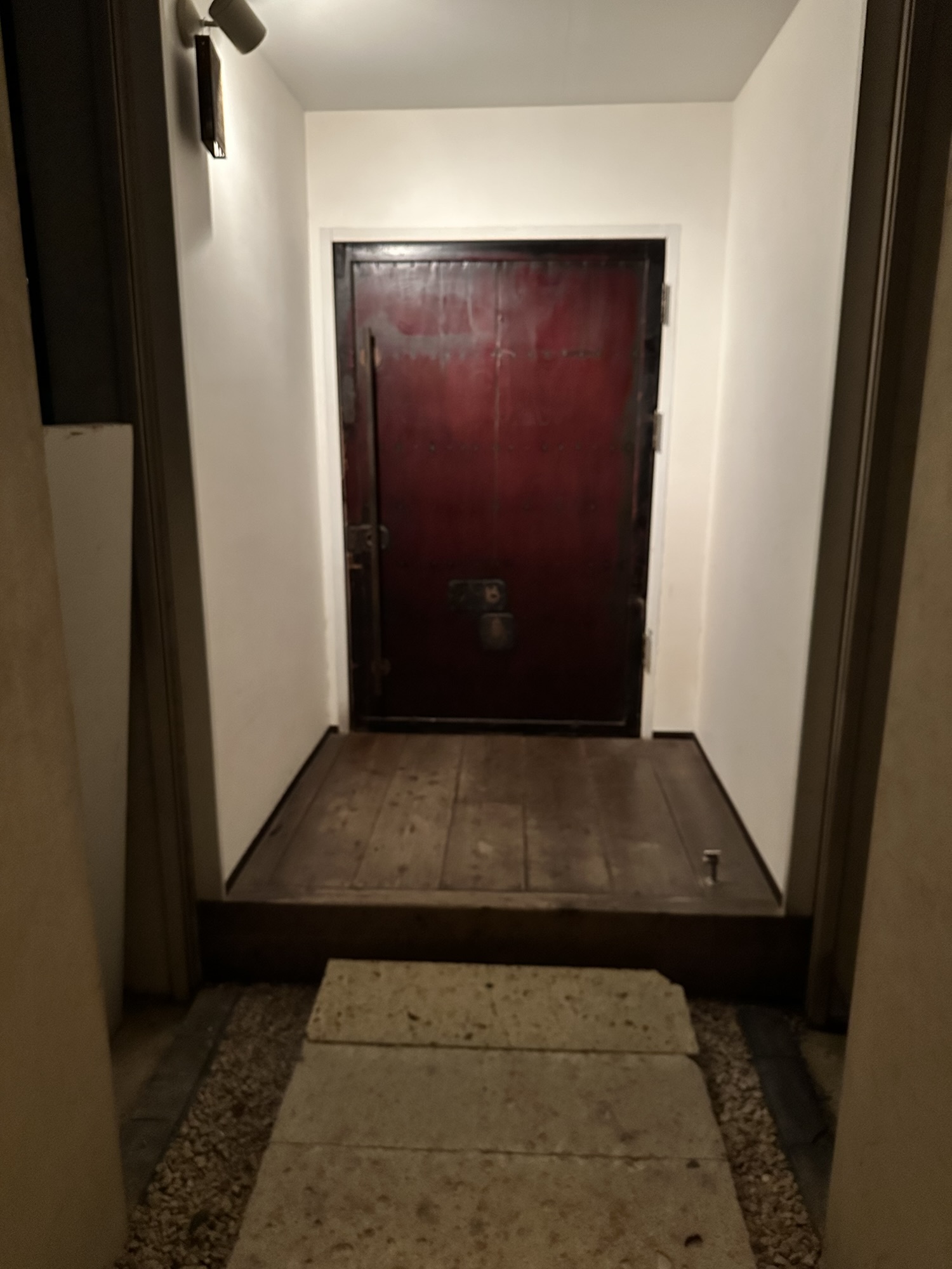 三島のBAR Yumotoの入口