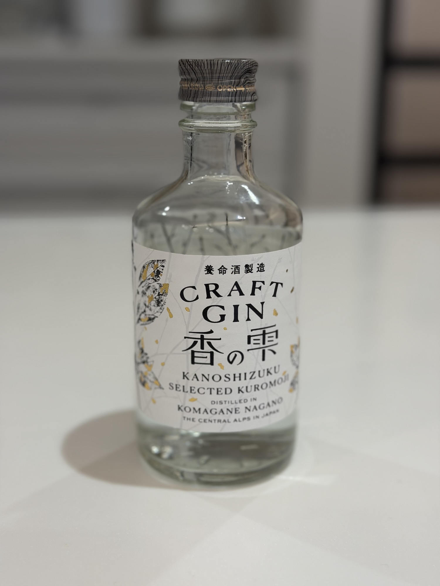 養命酒製造のクラフトジン香の雫のボトル