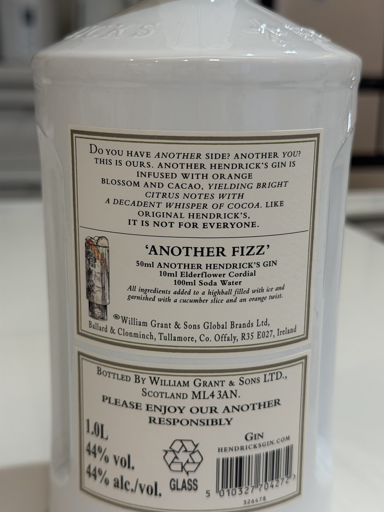 Another Hendrick'sのボトル裏に書かれたAnother Fizzのレシピ